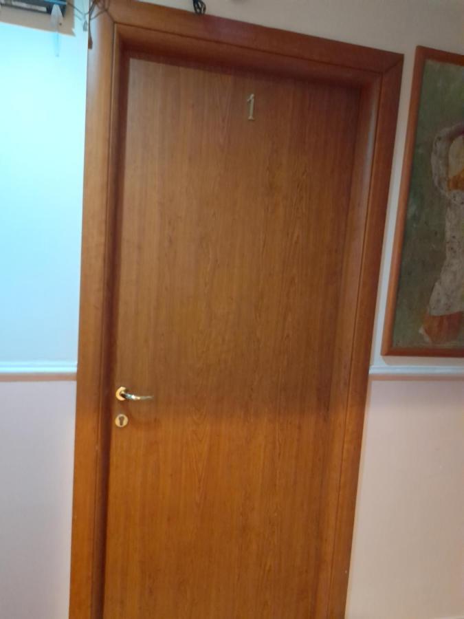 Incantoromano Guest House Bagian luar foto