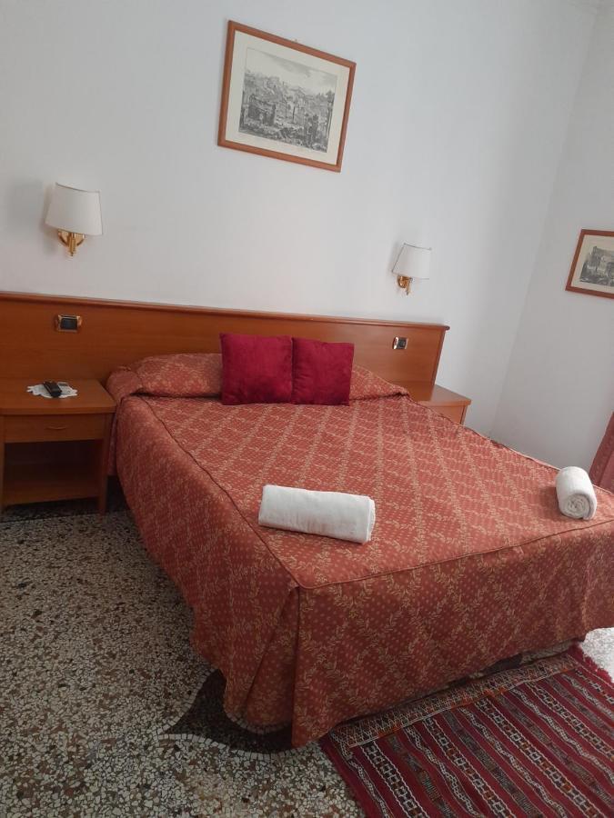 Incantoromano Guest House Bagian luar foto
