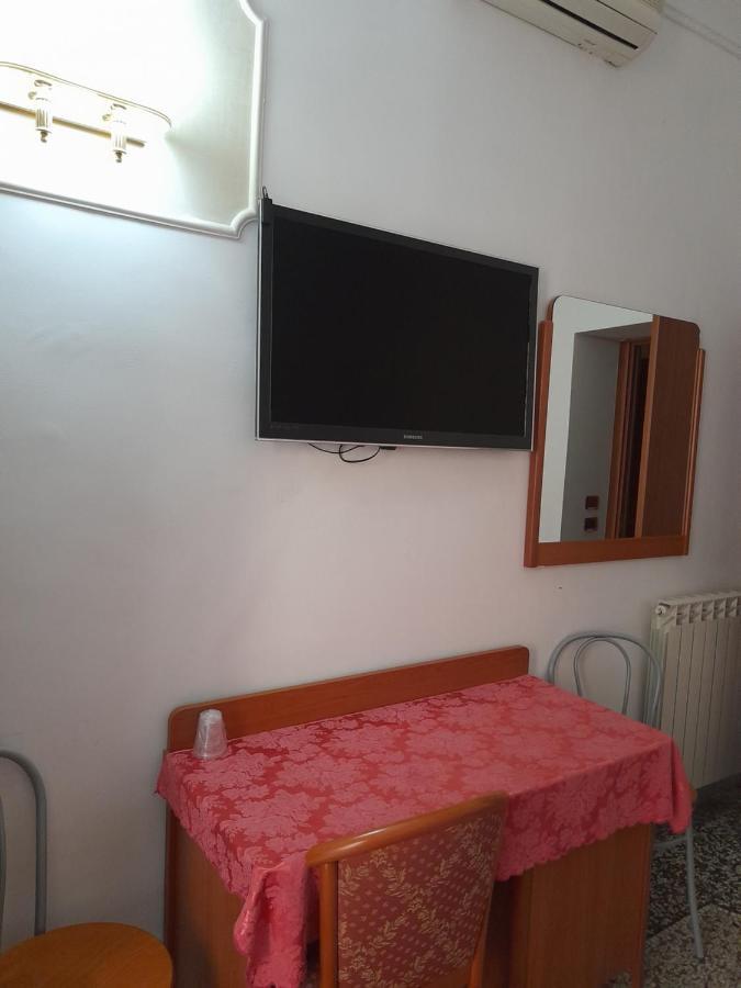 Incantoromano Guest House Bagian luar foto