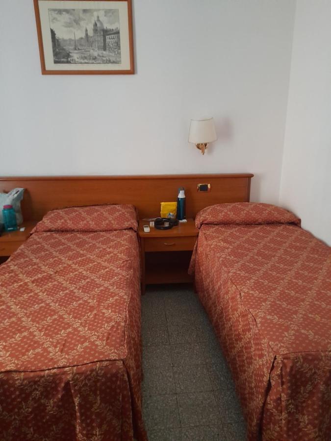 Incantoromano Guest House Bagian luar foto