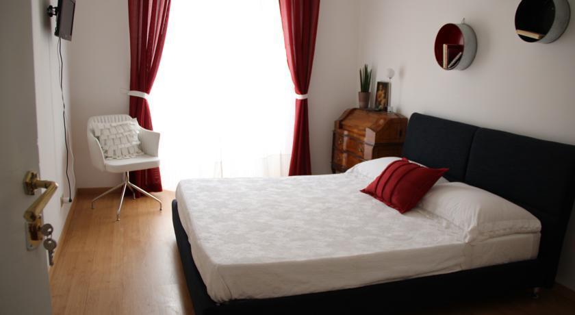 Incantoromano Guest House Bagian luar foto