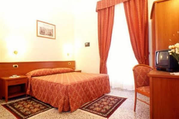Incantoromano Guest House Bagian luar foto